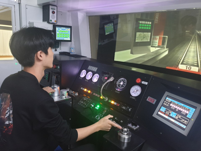 부산교통공사의 BTC아카데미에서 이뤄지는 시뮬레이션 운전 교육 모습. 부산교통공사 제공