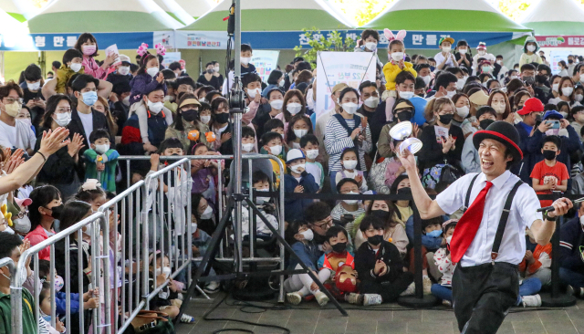 ‘제51회 부산 어린이날 큰잔치’가 다음 달 5일 부산 해운대구 영화의전당에서 열린다. 사진은 2022년 열린 행사. 부산일보DB