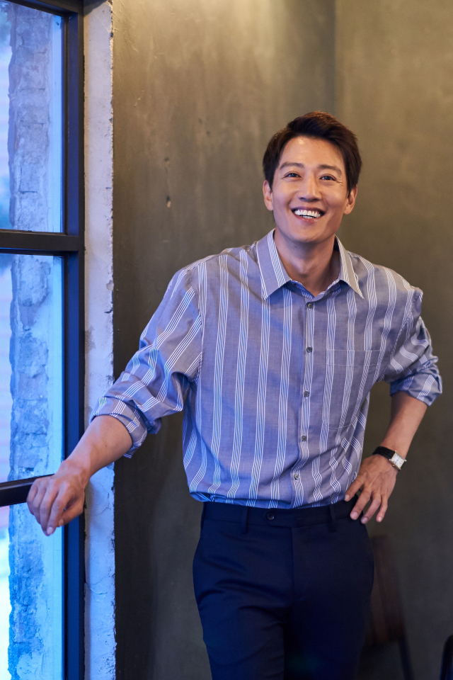 배우 김래원이 인기 웹툰을 원작으로 하는 영화 ‘롱 리브 더 킹: 목포 영웅’으로 스크린 나들이에 나선다. 메가박스중앙플러스엠 제공