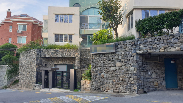 조국 법무부 장관의 모친 박정숙(81) 웅동학원 이사장이 거주하는 부산 해운대구 중동의 빌라 전경.
