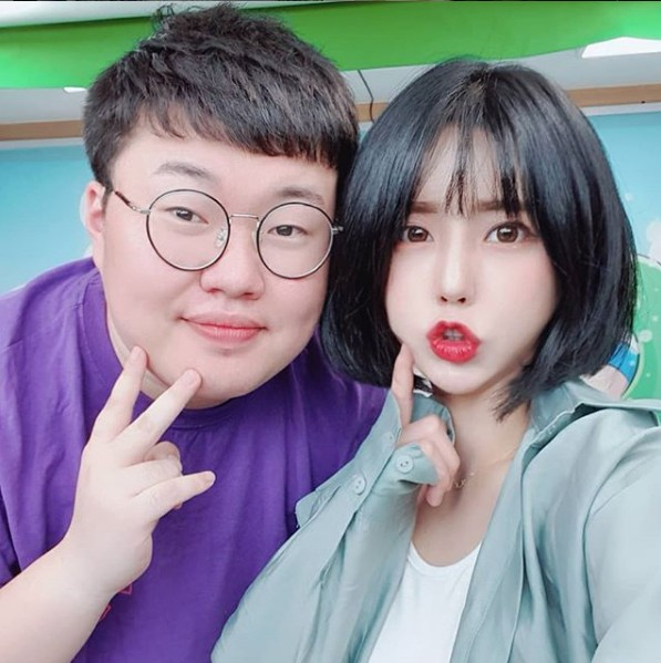 BJ봉준과 함께 사진을 찍은 BJ서윤