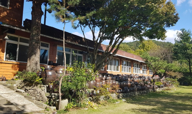대상을 받은 전북 정읍의 우리누리 문화생활관. 폐교를 리모델링해 전통문화와 전통음식 교육, 갤러리 등으로 활용해 연 1만명이 방문하고 있다. 농식품부 제공