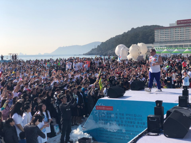 가짜 싸이로 유명한 '싸이버거'가 본행사에 앞서 분위기를 끌어올리고 있다. 박진국 기자