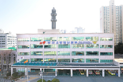 부산 북구 아파트서 화재… 2명 병원 이송