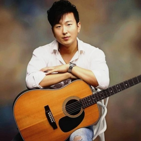 최근 발생한 경비원 사망 사건의 가해자에게 연예 기획사 소속 가수 시절 폭언과 갑질을 당했다고 폭로한 가수 다빈. 본인 제공