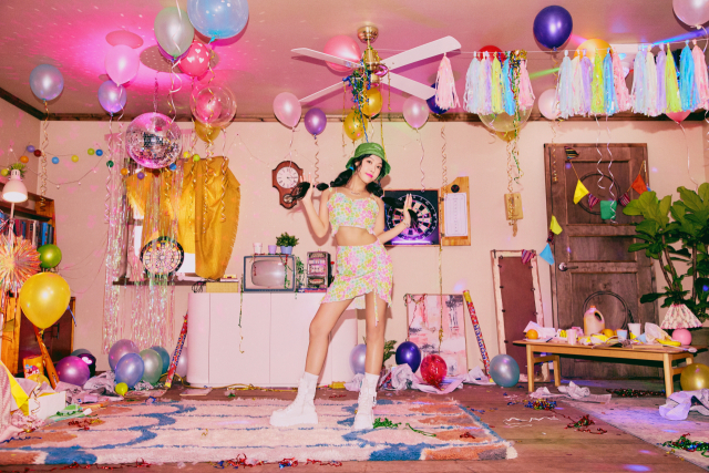 통통 튀는 멜로디가 인상적인 신곡 ‘넵넵’을 들고 돌아온 가수 유빈. 르 엔터테인먼트 제공