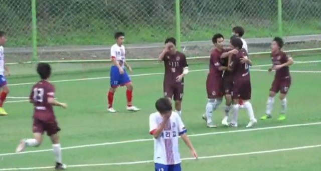 부산정보고가 8일 경남 고성군 스포츠타운 4구장에서 열린 제57회 청룡기 전국고교축구대회 16강전 전북 이리고와 경기에서 후반 종료 직전 김현서의 골로 동점에 성공하자 선수들이 기뻐하고 있다. 나금필 njh0313@