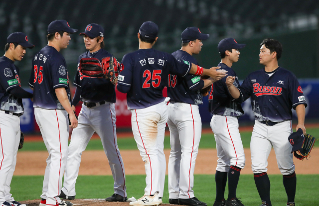 지난 4일 한화 이글스전에서 승리해 4연승을 달리고 있는 롯데 자이언츠가 6일부터 사직야구장에서 kt 위즈와 3연전에 들어간다. 윤민호 프리랜서 yunmino@
