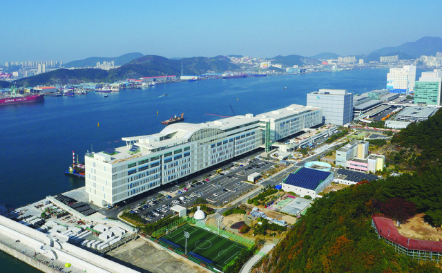 수산가공선진화단지 입주기업들이 수산가공식을 개발한다. 부산시 제공
