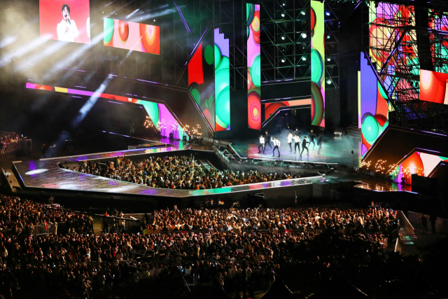 2019 부산원아시아페스티벌(BOF) 개막공연인 K-POP 콘서트가 2019년 10월 북구 화명생태공원 운동장에서 열렸다. 부산일보DB