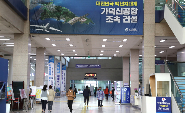 부산시청 로비 전경. 부산일보DB