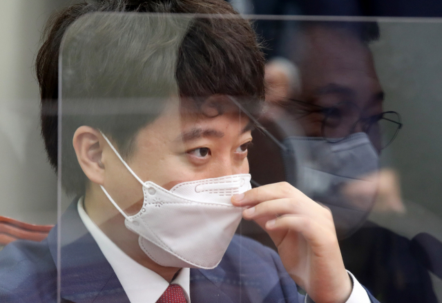 국민의힘 이준석 대표가 17일 국회에서 더불어민주당 송영길 대표를 예방해 있다. 김종호 기자 kimjh@