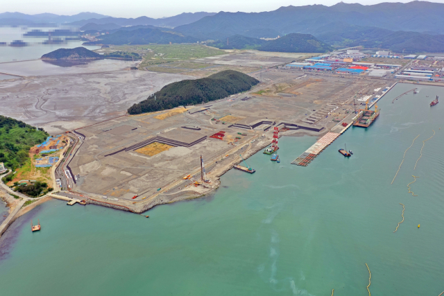 부산항 신항 서측 컨테이너 부두 전경. 부산항만공사 제공