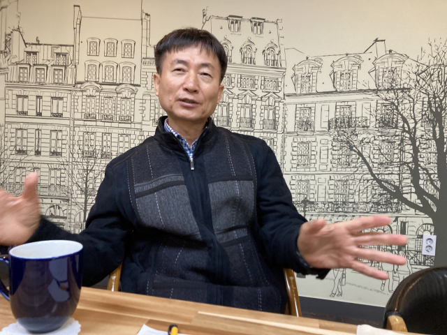 국산 자동 권총 K5 개발 주역 엄혁 박사. 이재희 기자 jaehee@