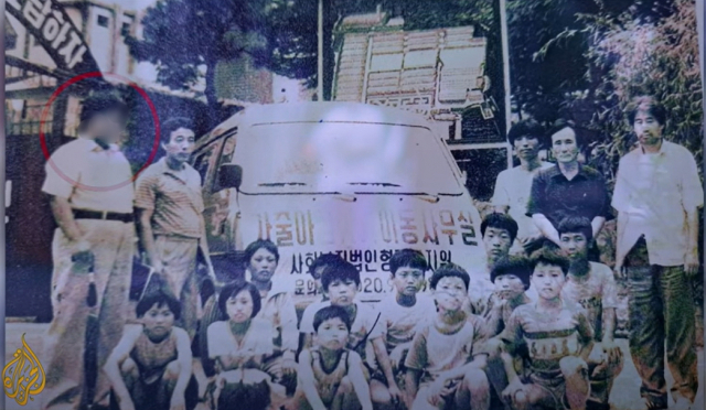 형제복지원이 운영될 당시 임영순 목사(맨 왼쪽 붉은 원 안의 인물). 알자지라 제공