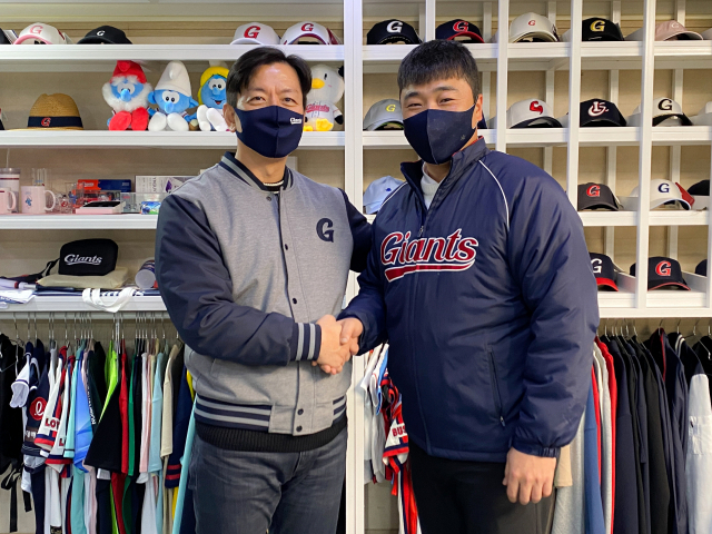 롯데 자이언츠는 5일 내야수 정훈과 계약 기간 3년, 총액 18억 원에 FA 계약을 체결했다. 롯데 자이언츠 제공