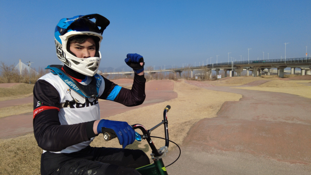 부산 낙동고 1학년 서준형은 “BMX 트랙에서 회전 구간을 멈춤 없이 통과하고, 오르막 구간을 점프할 때 쾌감은 말로 표현하기 어려울만큼 매력적이다”며 “BMX를 즐기는 사람이 늘어났으면 좋겠다”고 희망했다.