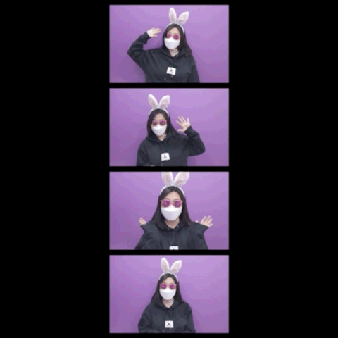사진에 출력된 QR코드를 스캔하면, 사진 찍는 과정이 담긴 동영상을 다운로드 받을 수 있다.