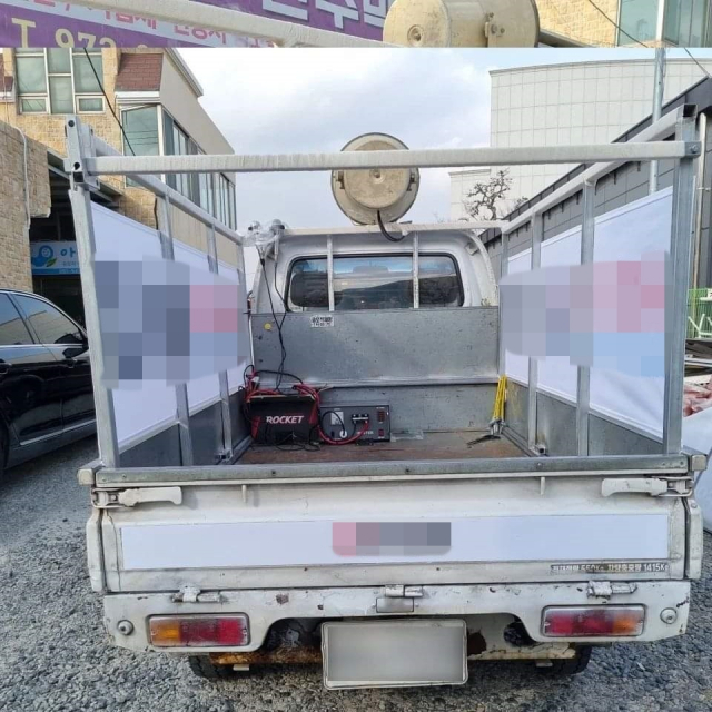 부산지역 대선 선거운동 현장을 다니는 후보자 공식 유세차량 모습. 부산일보DB