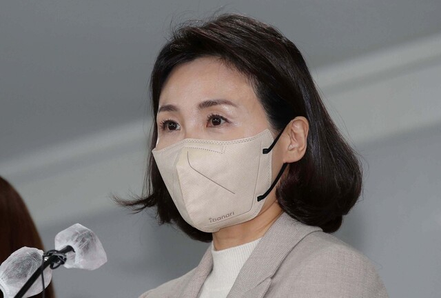 더불어민주당 이재명 전 대선 후보의 부인 김혜경 씨가 '과잉 의전' 등 논란에 대해 사과 기자회견을 하고 있다. 부산일보 DB