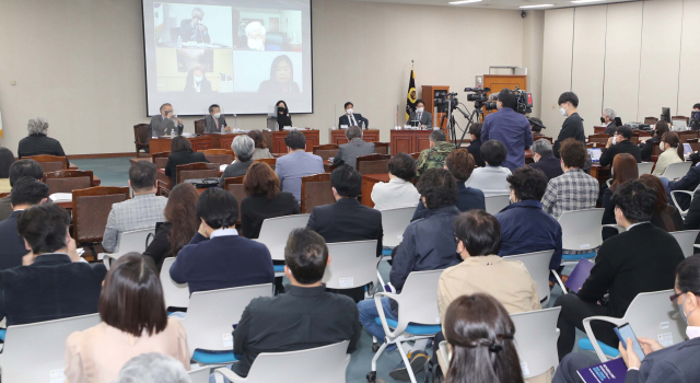 '부산오페라의 현재와 미래’를 주제로 한 포럼이 6일 오후 부산시오페라단연합회 주최로 부산시의회 대회의실에서 열렸다. 이재찬 기자 chan@