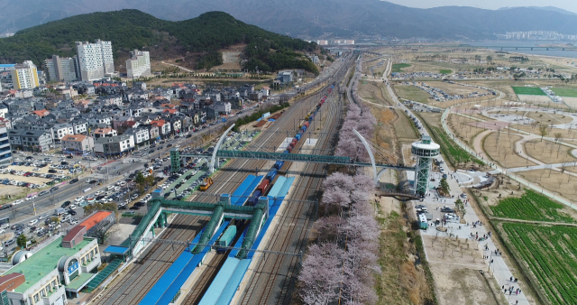 KTX 정차를 위한 동의안이 시의회를 통과해 관련 사업에 탄력을 받게 된 물금역 전경. 양산시 제공