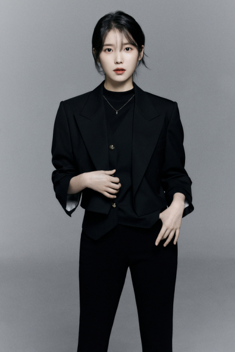 가수 겸 배우 아이유(본명 이지은)가 꾸준한 가요·연기 활동으로 대중에게 새로운 얼굴을 보여주고 있다. 이담엔터테인먼트 제공