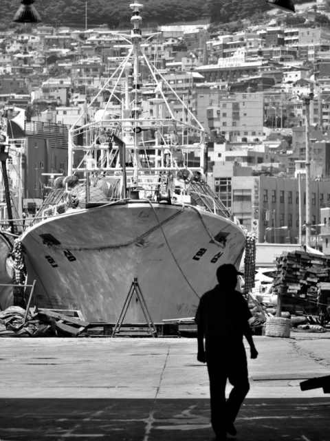 박종우의 작업은 개인의 기억에 뿌리를 둔 다큐멘터리 사진 작업으로 사라지기 전에 우리가 기록해야 할 부산의 모습을 보여준다. 박종우 촬영·고은사진미술관 제공