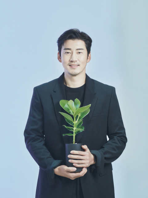 가수 겸 배우 윤계상이 디즈니플러스 오리지널 드라마 ‘키스 식스 센스’로 대중을 만나고 있다. 월트디즈니컴퍼니코리아 제공
