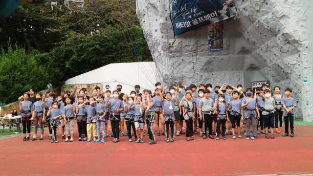 제33회 부산시장기 전국 금정스포츠클라이밍대회 참가자들. 부산시산악연맹 제공