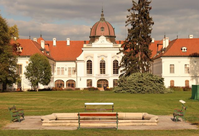 헝가리 부다페스트 인근의 괴될뢰 궁전.