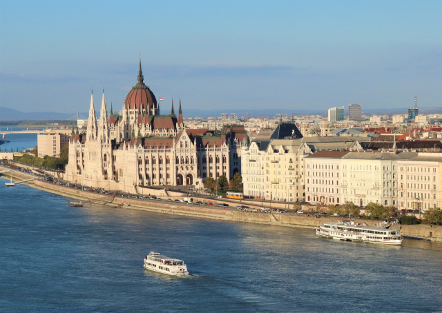 헝가리 부다페스트 마차슈 성당에서 내려다본 국회의사당.