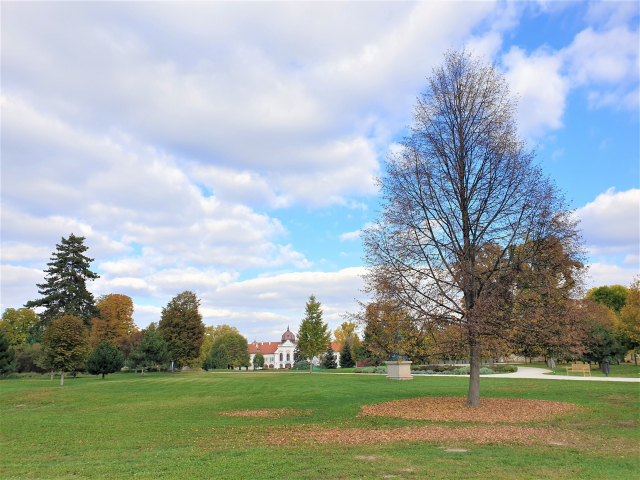 헝가리 부다페스트 인근 괴될뢰 궁전 정원.