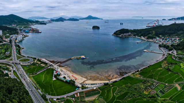 거제 해양플랜트산단이 들어설 예정이었던 사등면 사곡만 전경. 부산일보DB