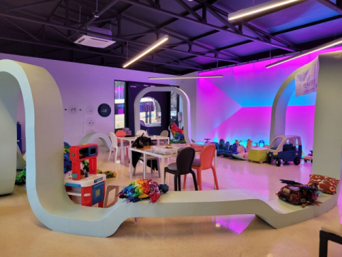 폐플라스틱 재활용업에 대기업이 뛰어들면서 기존 중소기업과 영역 다툼이 발생하자, 이달 21일 동반성장위원회가 대기업과 상생 협약을 맺는 조건으로 이 문제를 일단락지었다. 울산의 사회적 기업 ‘코끼리 공장’이 폐플라스틱을 재생해 만든 플라스틱 장난감. 부산일보DB