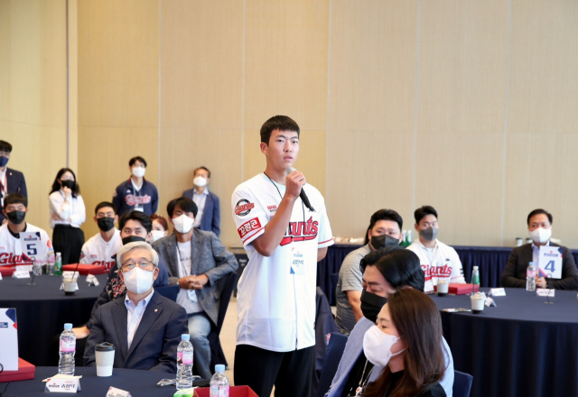 롯데 자이언츠 2023 신인 드래프트 1라운드 지명을 받은 김민석. 롯데 자이언츠 제공