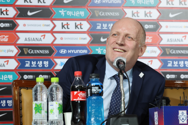 마이클 뮐러 신임 대한축구협회 국가대표 전력강화위원장이 11일 오후 서울 종로구 축구회관에서 기자회견을 하고 있다. 연합뉴스