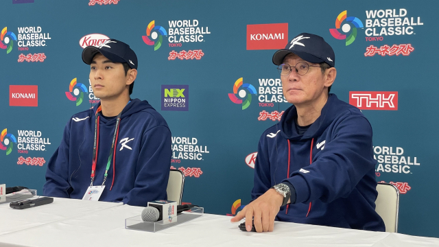 2023 WBC 한국 야구 국가대표팀 이강철 감독이 13일 중국과의 조별 예선 마지막 경기를 마친 뒤 공식 기자회견에 참석해 답변하고 있다. 도쿄(일본)=김한수 기자 hangang@