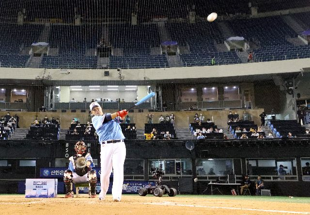 사진은 드림 올스타 롯데 자이언츠 이대호가 서울 잠실야구장에서 열린 2022 프로야구 올스타전 '컴투스 프로야구 홈런레이스'에서 타격을 하고 있는 모습.연합뉴스