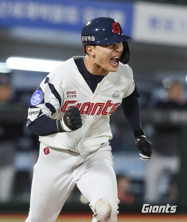 롯데 자이언츠 외야수 윤동희는 프로 2년 차인 올해 1군 무대에서 공격과 수비 양면에서 뛰어난 활약을 펼치고 있다. 롯데 자이언츠 제공