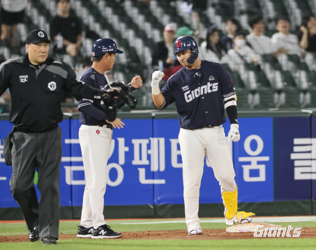 롯데 자이언츠 내야수 김민수는 8일 KT 위즈와의 경기에서 7회 말 선두 타자로 나와 3루타를 쳐내며 롯데의 답답했던 공격 포문을 열었다. 롯데 자이언츠 제공