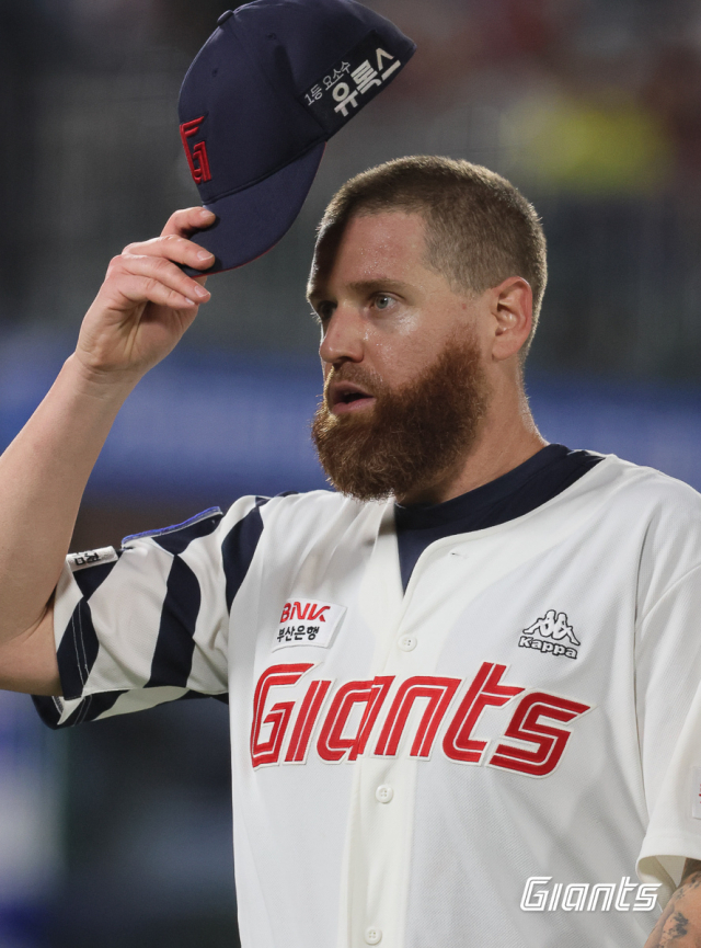 롯데 자이언츠 외국인 투수 댄 스트레일리는 6월 19일 현재 3승 5패를 기록하고 있다. 롯데 자이언츠 제공