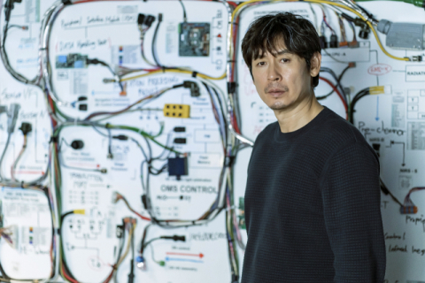 영화 ‘더 문’ 속 배우 설경구의 모습. 사진은 영화 스틸 컷. CJ ENM 제공