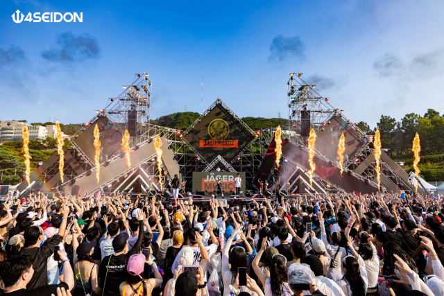 지난달 29일 열린 ‘2023 포세이돈 워터 뮤직 페스티벌 부산’ 공연. 에이투제트이엔티(ATOZENT) 제공