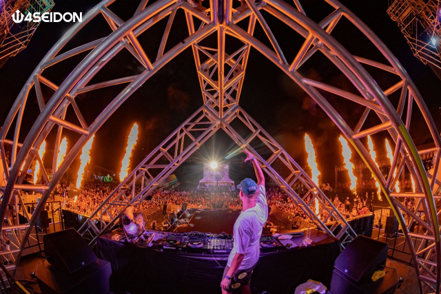 지난달 29일 열린 ‘2023 포세이돈 워터 뮤직 페스티벌 부산’ 공연. 에이투제트이엔티(ATOZENT) 제공