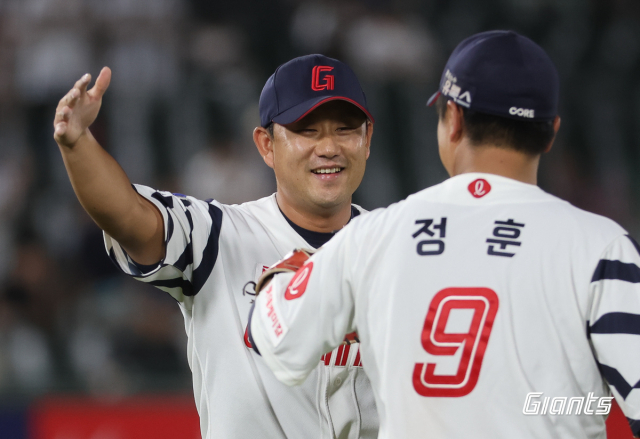 롯데 자이언츠 투수 김상수는 1일 부산 사직구장에서 열린 NC 다이노스와의 시즌 9차전 경기에서 7회 구승민에 이어 세 번째 투수로 마운드에 올라 7회를 실점 없이 막아냈다. 롯데 자이언츠 제공