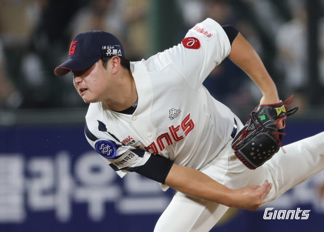 롯데 자이언츠 투수 진승현은 1일 부산 사직구장에서 열린 NC 다이노스와의 시즌 9차전 경기에서 연장 11회 마운드에 올라 3실점 했다. 롯데 자이언츠 제공
