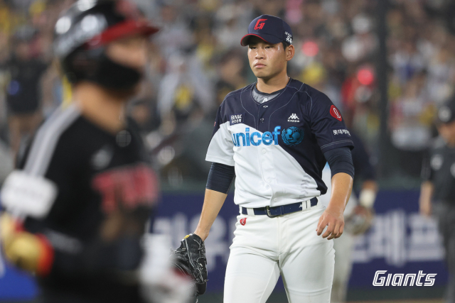 롯데 자이언츠 투수 김진욱은 1일 2군행을 통보 받았다. 롯데 자이언츠 제공