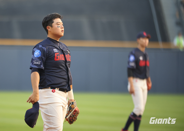 롯데 자이언츠 내야수 한동희는 최근 타격과 수비에서 심각한 부진에 시달리고 있다. 롯데 자이언츠 제공