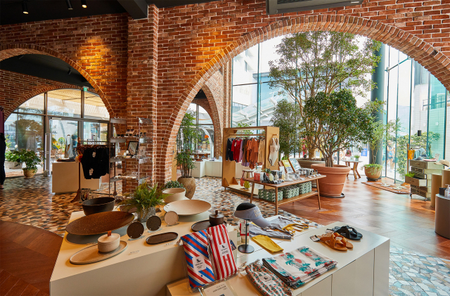 여성을 위한 편집샵인 ‘살롱 드 이터널저니’. 아난티 제공